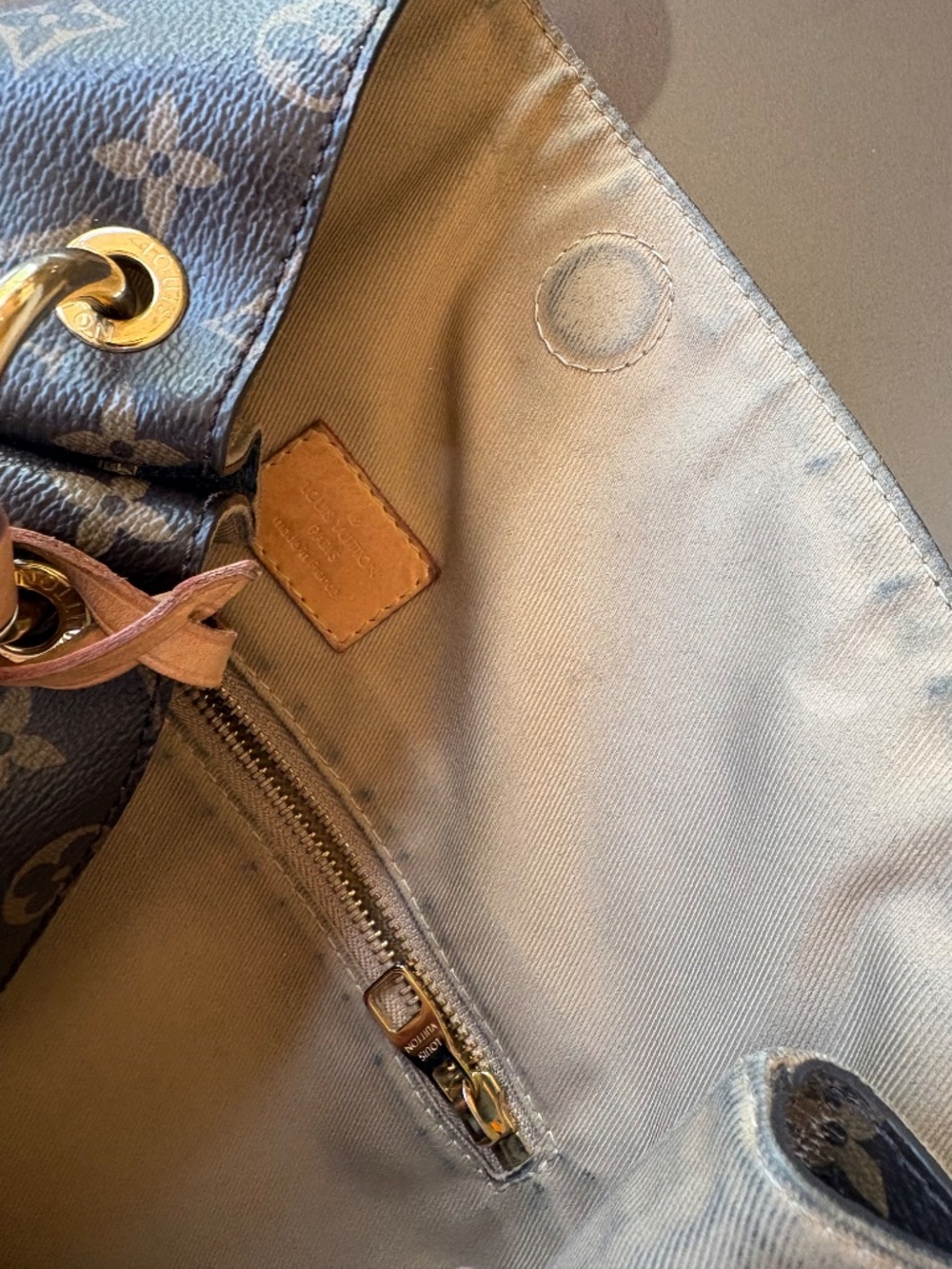 Louis Vuitton Bucket Bag - Picture 3 of 4